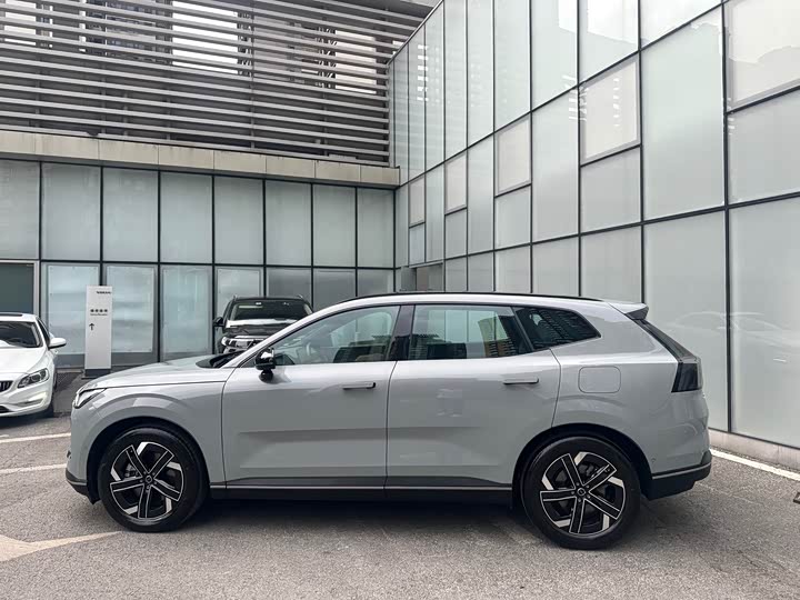 Volvo XC70 Hybrid, 2025 — фото 5 из 9