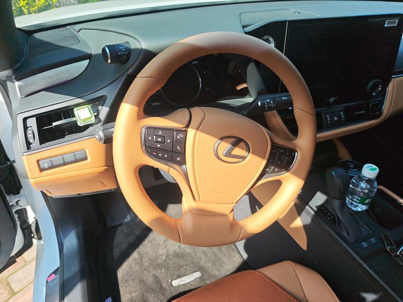 Lexus ES, 2025 — фото 11 из 12