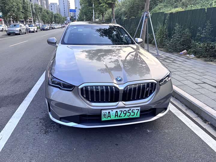 BMW i5, 2023 — фото 2 из 9