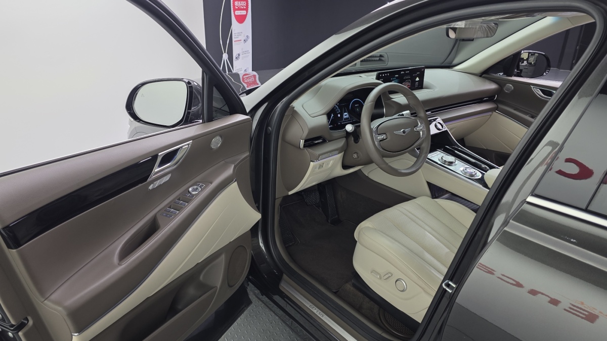 Genesis GV80, 2023 — фото 10 из 12