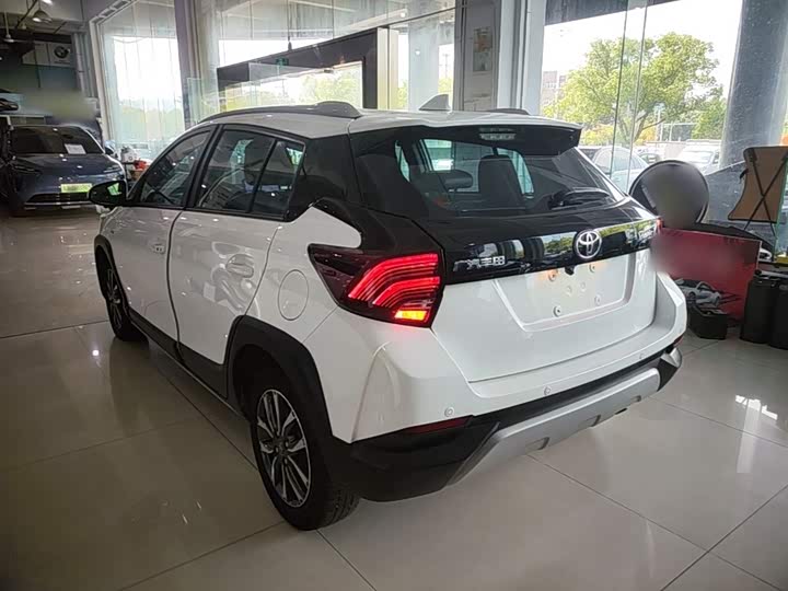 Toyota Yaris L Hatchback, 2021 — фото 5 из 9