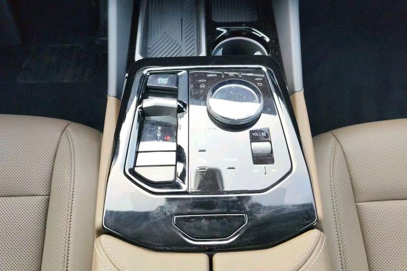 BMW i5, 2025 — фото 10 из 12
