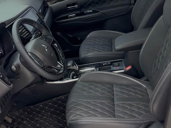 Mitsubishi Outlander, 2023 — фото 7 из 9