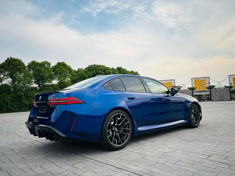 BMW M5 Hybrid, 2026 — фото 4 из 9