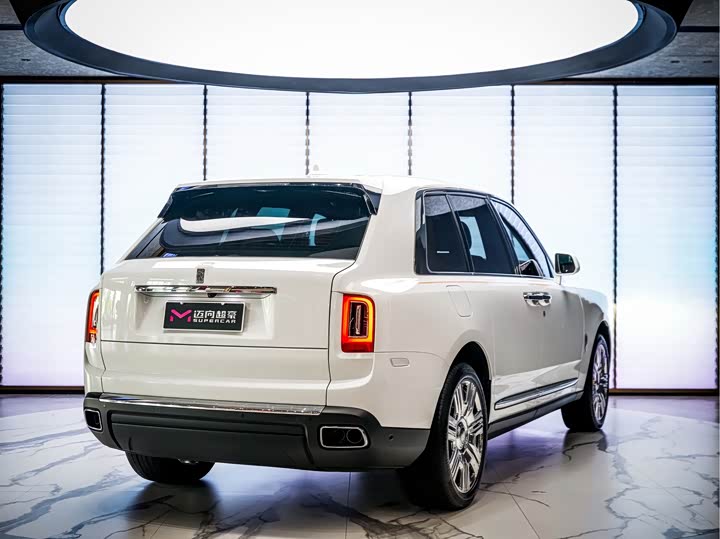 Rolls-Royce Cullinan, 2024 — фото 4 из 9