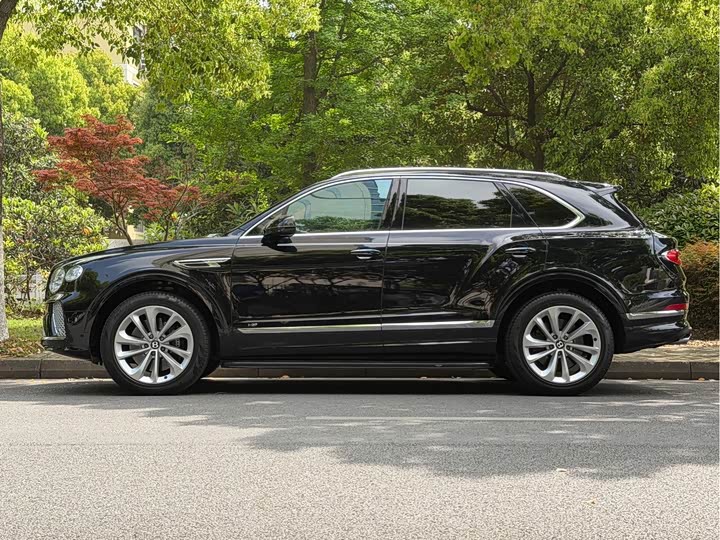 Bentley Bentayga, 2022 — фото 7 из 9