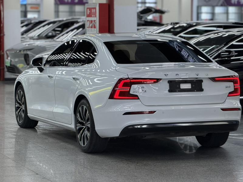 Volvo S60, 2023 — фото 5 из 12