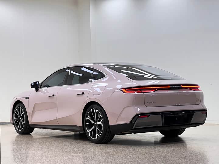 Geely Galaxy E8, 2025 — фото 7 из 9