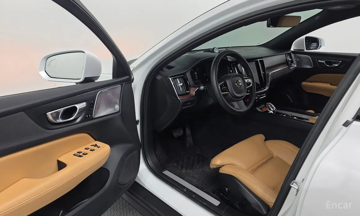 Volvo V60, 2023 — фото 10 из 12
