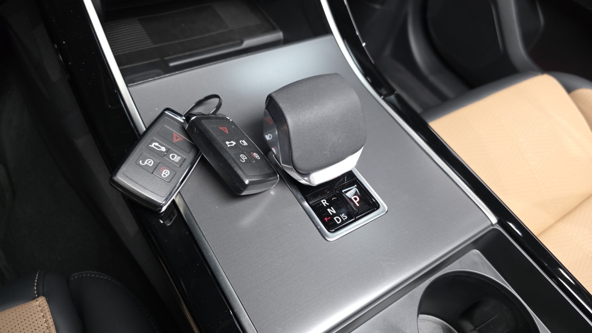 Land Rover Range Rover Velar, 2025 — фото 8 из 12