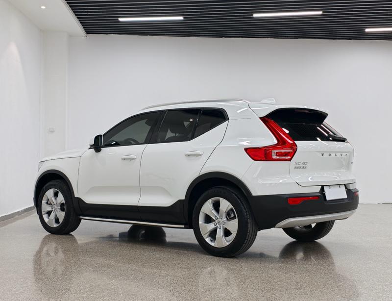 Volvo XC40, 2022 — фото 4 из 10