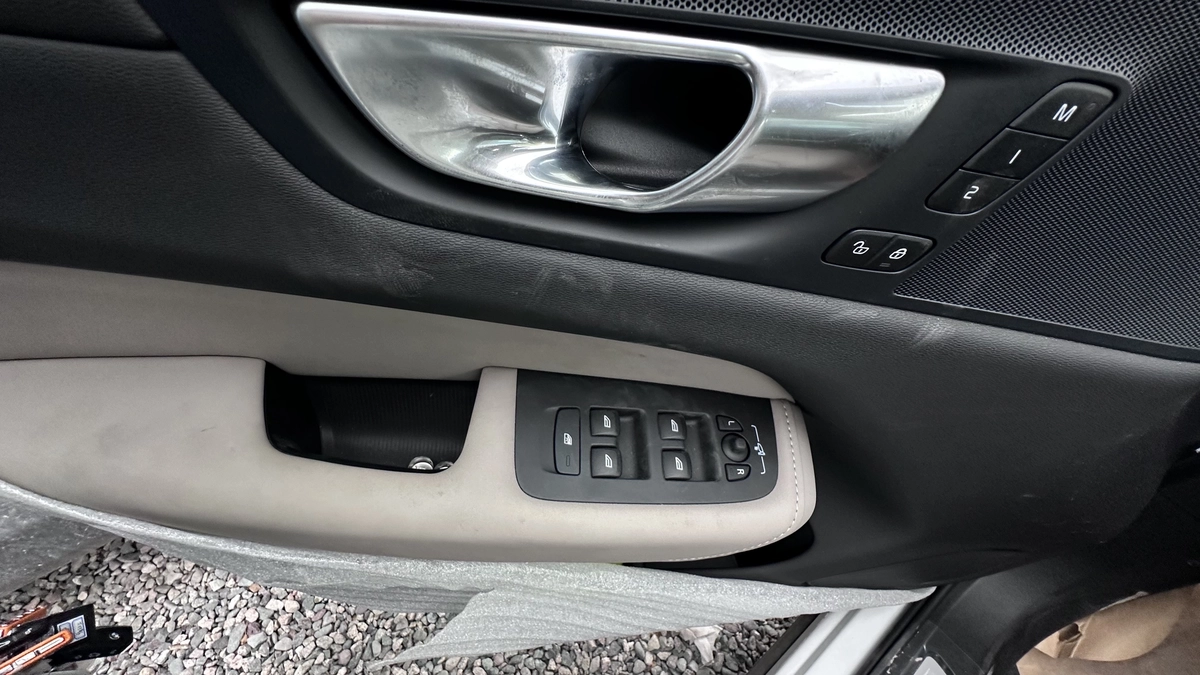 Volvo Xc60, 2025 — фото 7 из 12
