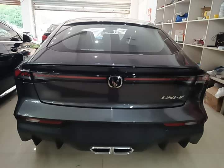 Changan UNI-V Hybrid, 2026 — фото 4 из 9