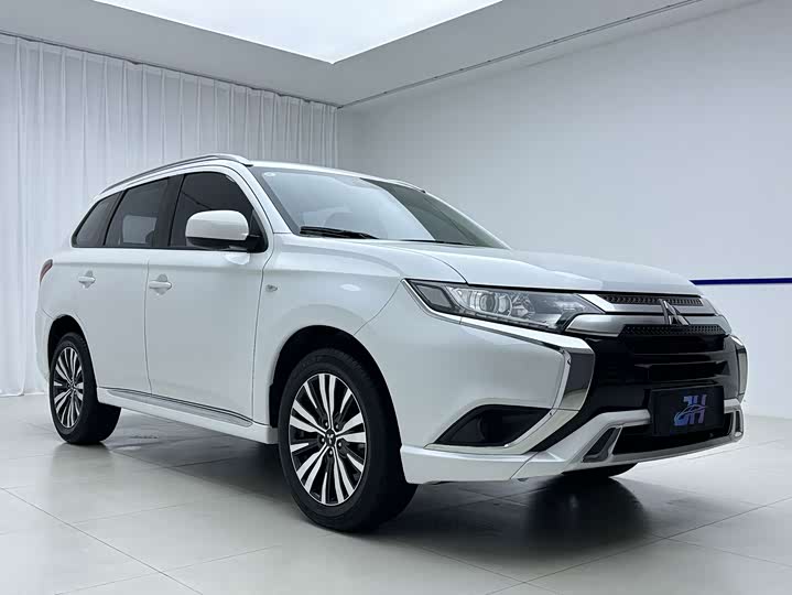 Mitsubishi Outlander, 2022 — фото 3 из 9