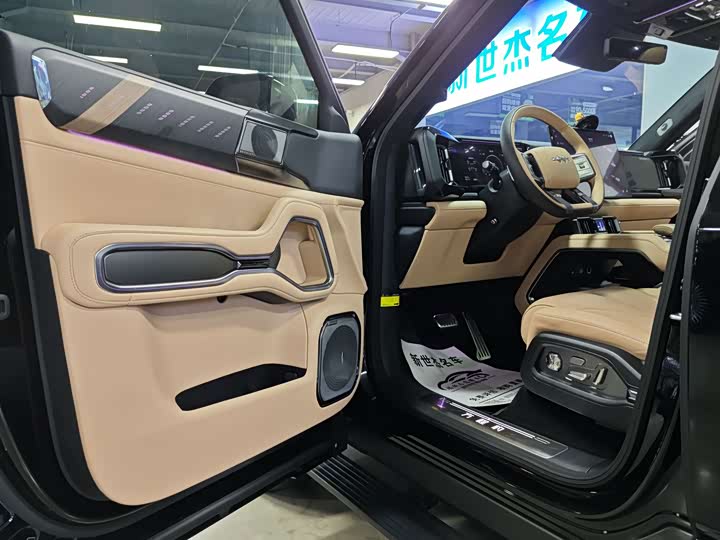BYD FangChengBao Leopard 8, 2025 — фото 4 из 9