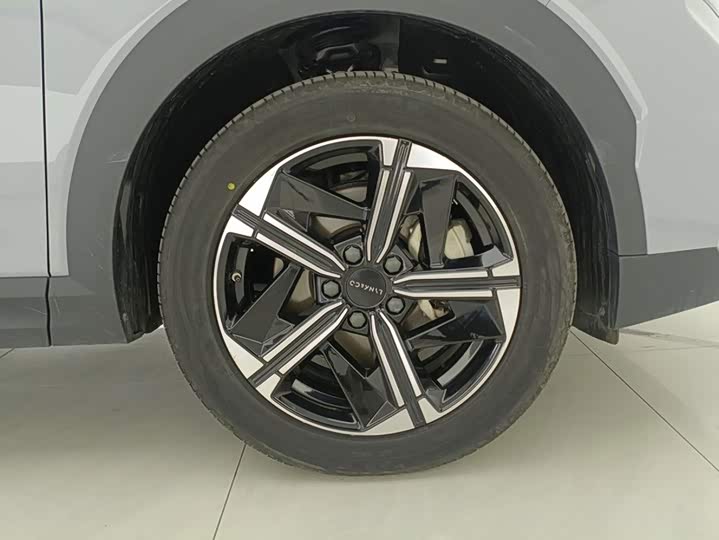Lynk & Co 06 EM-P Hybrid, 2024 — фото 6 из 9