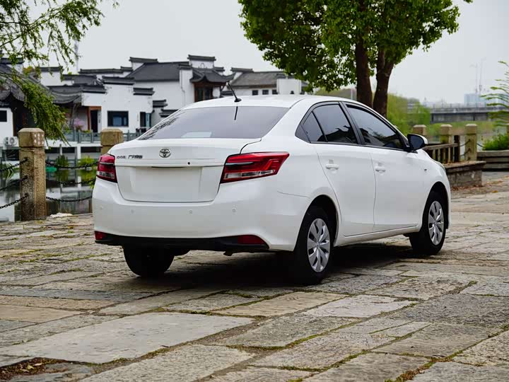 Toyota Yaris L, 2022 — фото 6 из 9