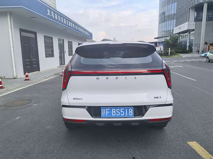 Geely Atlas L, 2025 — фото 7 из 9
