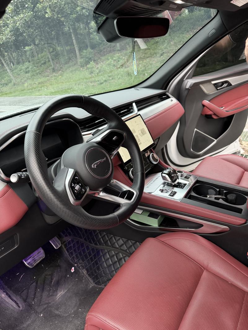 Jaguar F-Pace, 2023 — фото 7 из 9