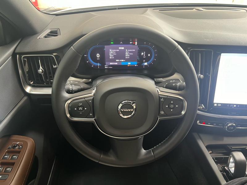 Volvo S60, 2023 — фото 9 из 12