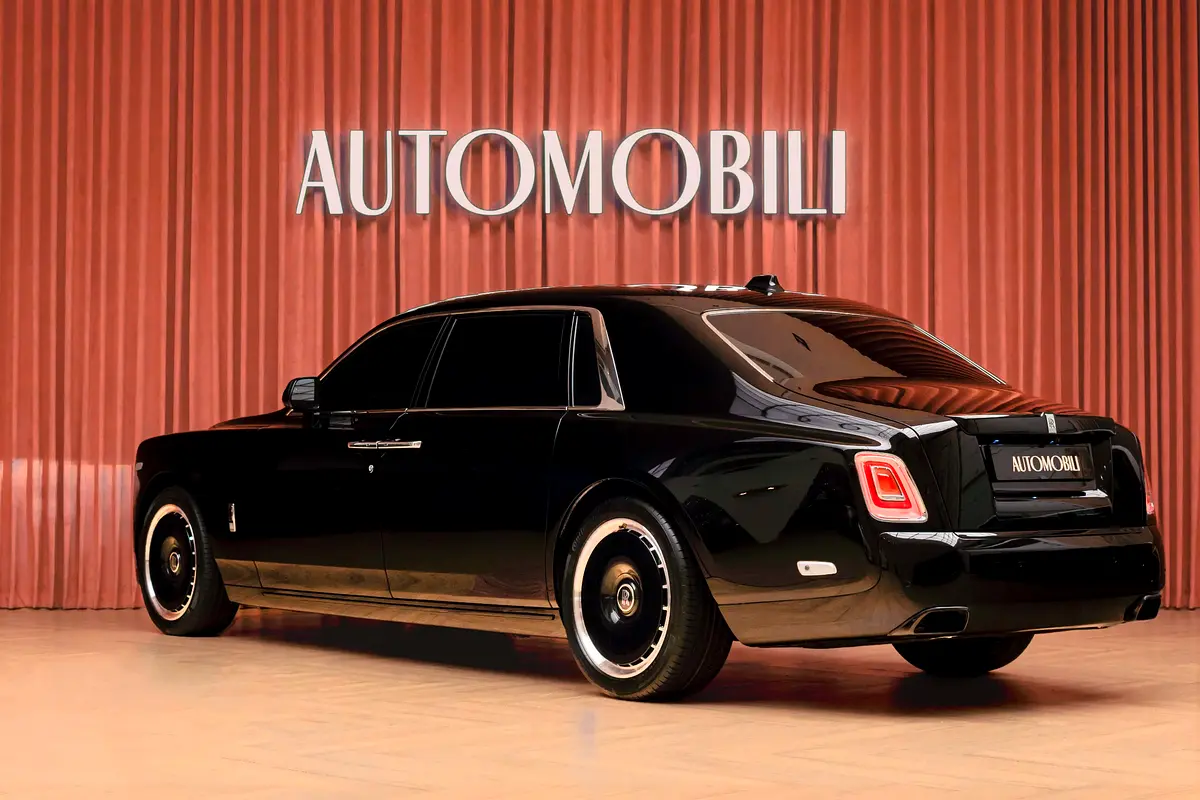 Rolls-Royce Phantom, 2024 — фото 7 из 10
