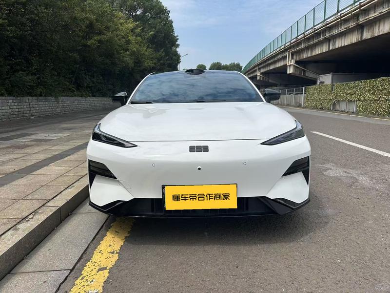 Geely Galaxy E8, 2025 — фото 2 из 12