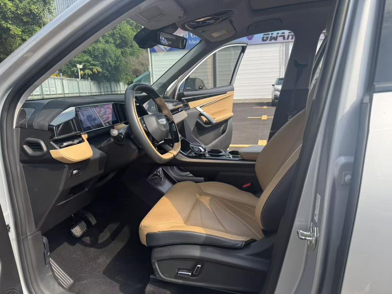 Geely Atlas L, 2023 — фото 7 из 10
