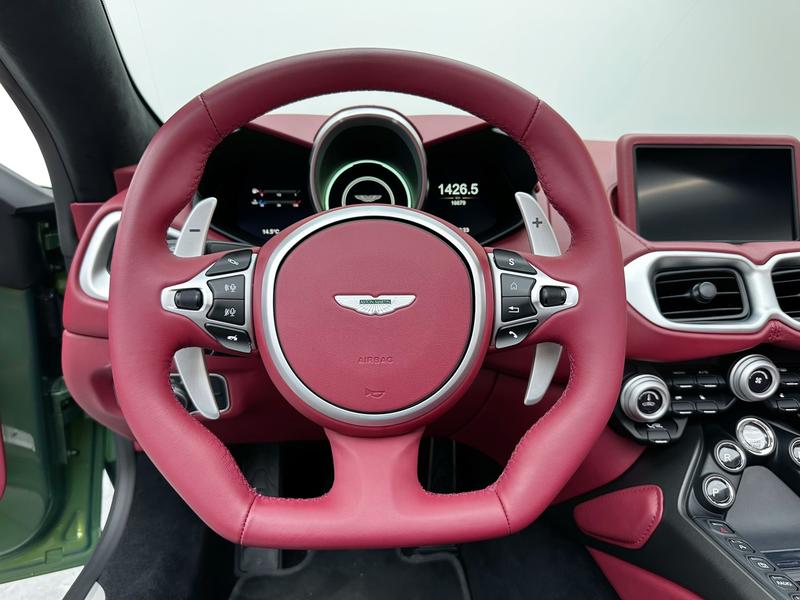 Aston Martin V8 Vantage, 2022 — фото 12 из 12
