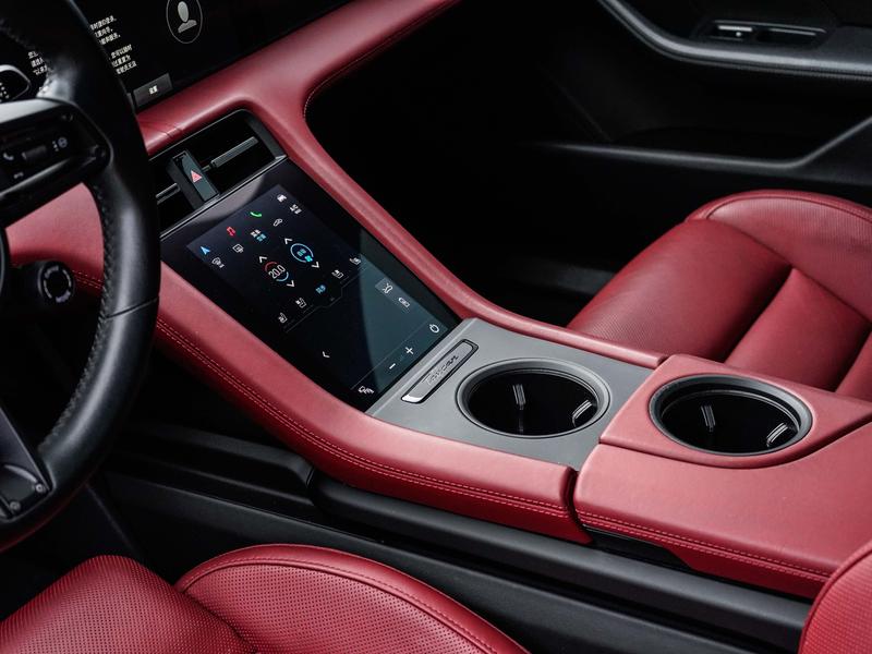 Porsche Taycan, 2023 — фото 8 из 10