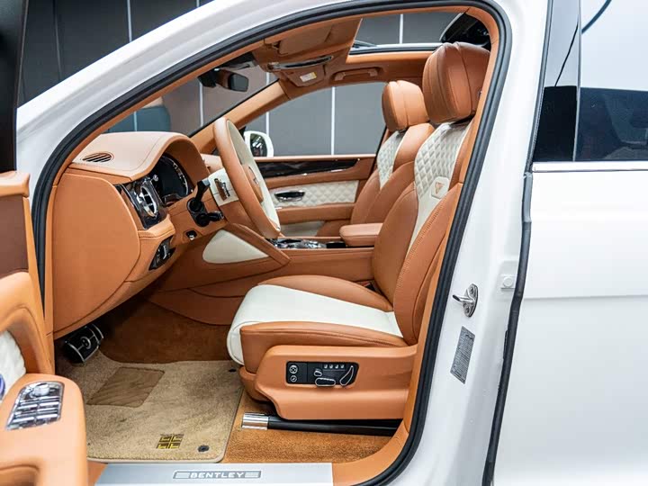 Bentley Bentayga, 2022 — фото 5 из 9