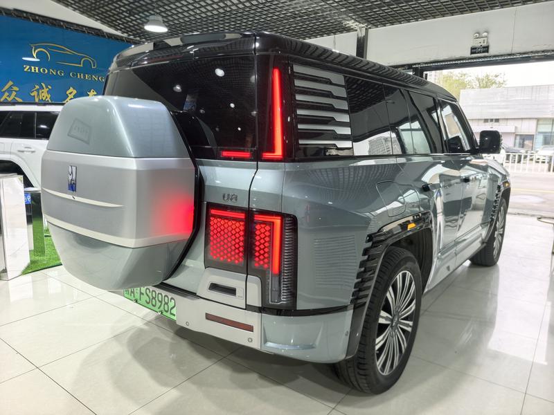 BYD Yangwang U8, 2024 — фото 6 из 10