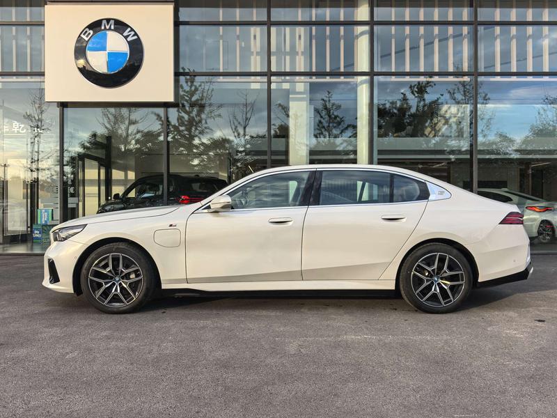 BMW i5, 2025 — фото 3 из 12