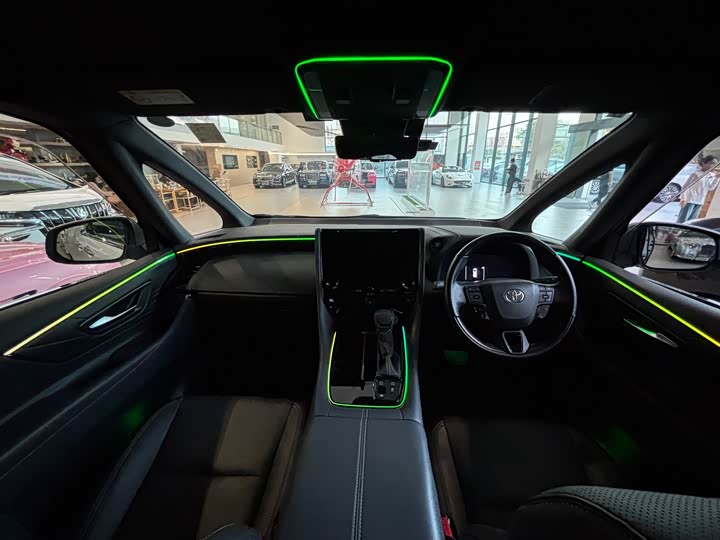 Toyota Alphard, 2025 — фото 8 из 10