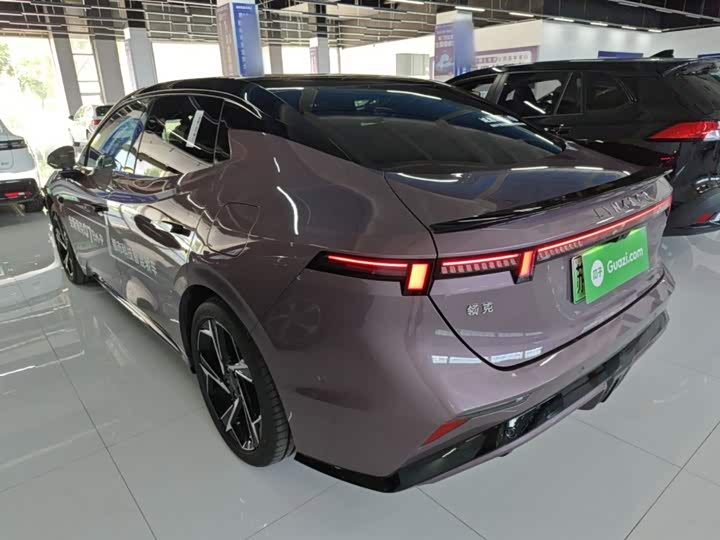 Lynk & Co 07 EM-P Hybrid, 2025 — фото 5 из 9