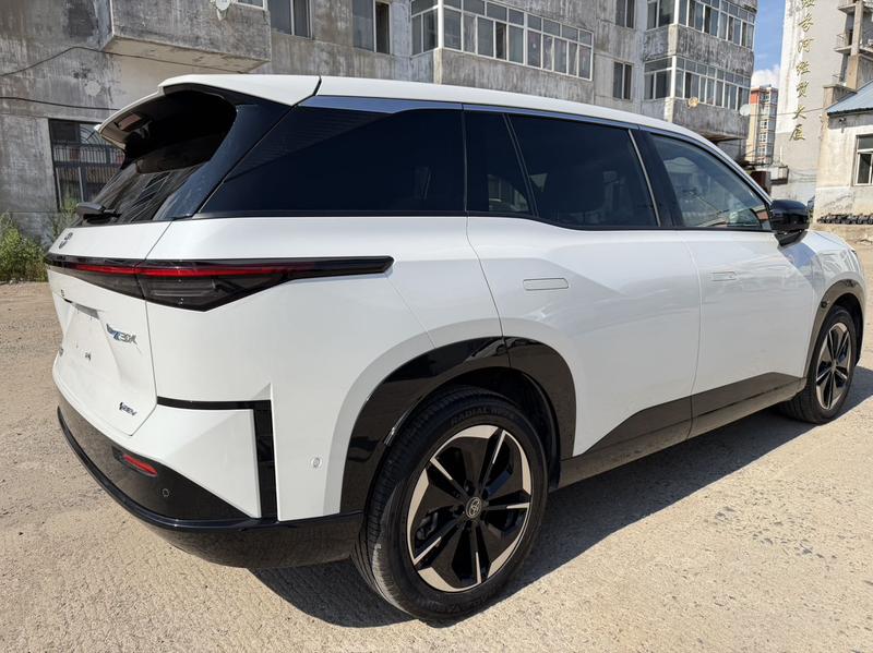 Toyota bZ3X, 2025 — фото 7 из 12