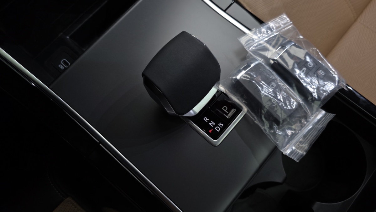 Land Rover Range Rover Velar, 2025 — фото 9 из 12