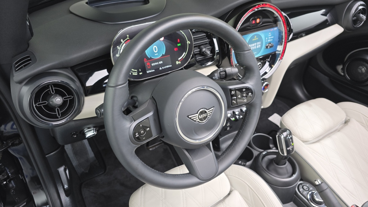 Mini Cooper Convertible, 2023 — фото 12 из 12