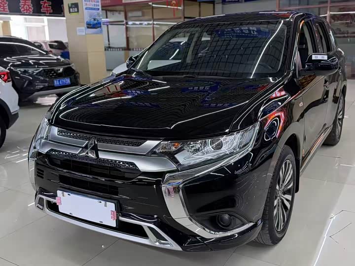 Mitsubishi Outlander, 2021 — купить в Перми под ключ