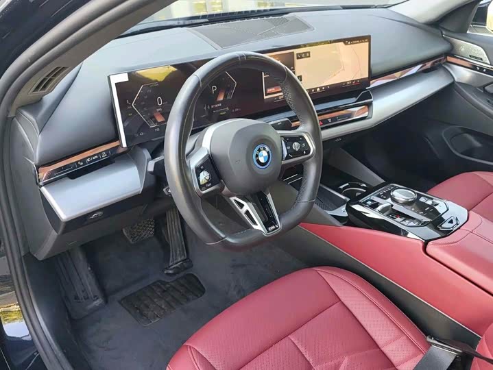 BMW i5, 2025 — фото 8 из 9