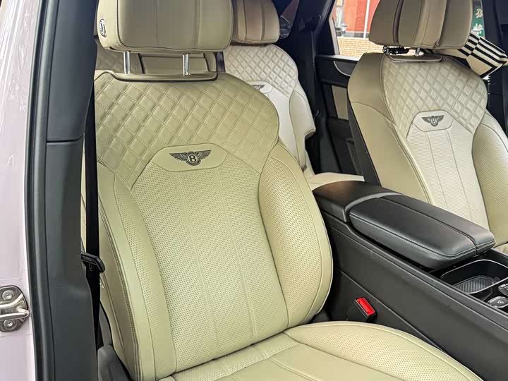 Bentley Bentayga Hybrid, 2021 — фото 9 из 9