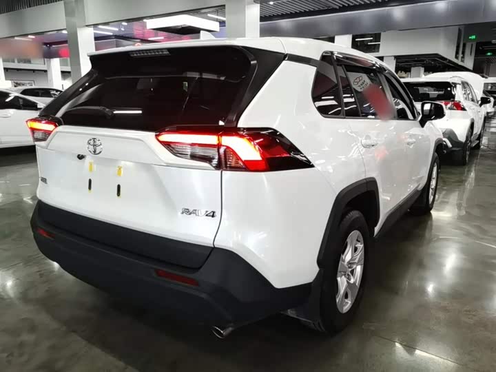 Toyota RAV4, 2025 — фото 7 из 9