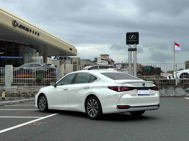Lexus ES, 2023 — фото 5 из 12