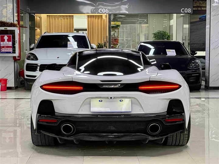 McLaren GT, 2023 — фото 8 из 9