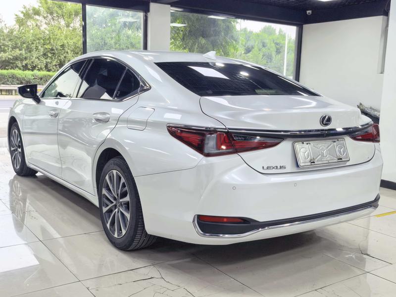 Lexus ES, 2023 — фото 4 из 12