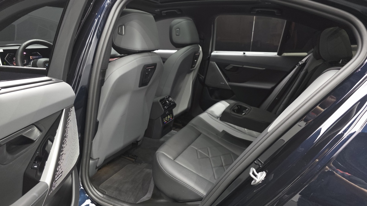 BMW 5 Series, 2025 — фото 11 из 12