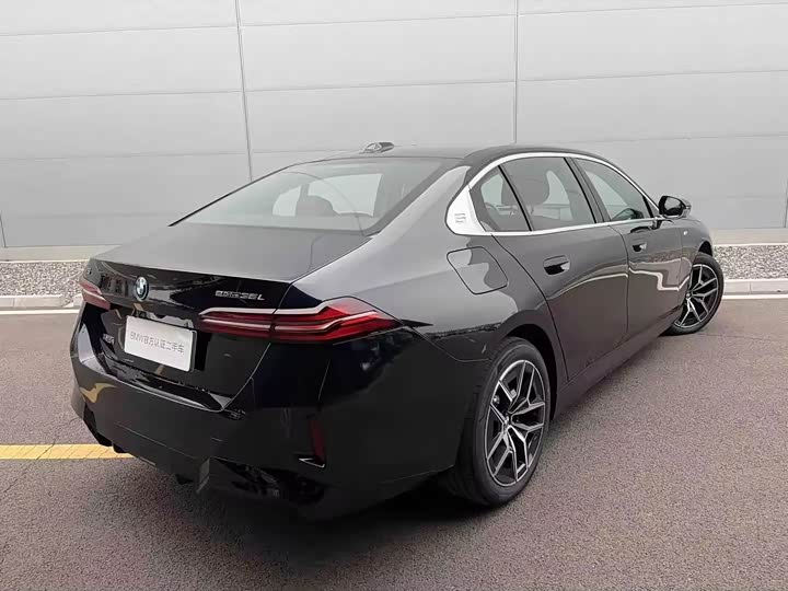 BMW i5, 2025 — фото 4 из 9