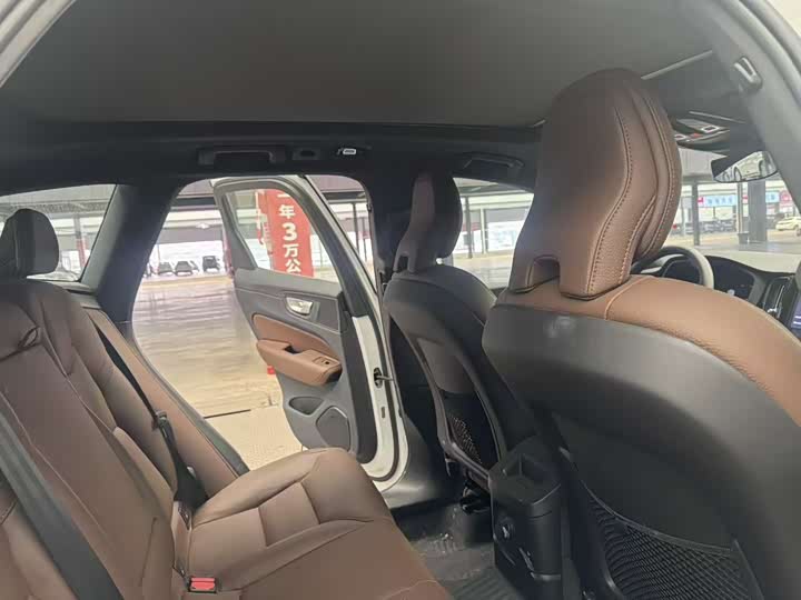 Volvo XC60 Hybrid, 2025 — фото 6 из 9