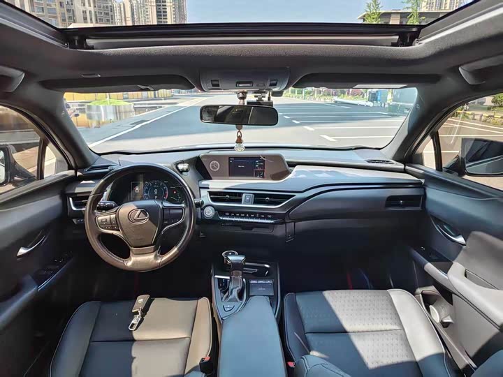 Lexus UX, 2021 — фото 4 из 9