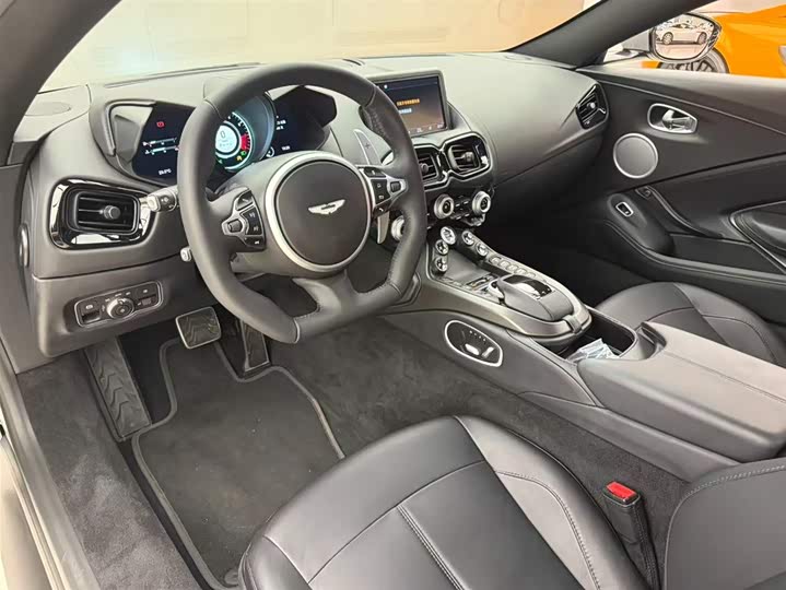Aston Martin V8 Vantage, 2022 — фото 4 из 9