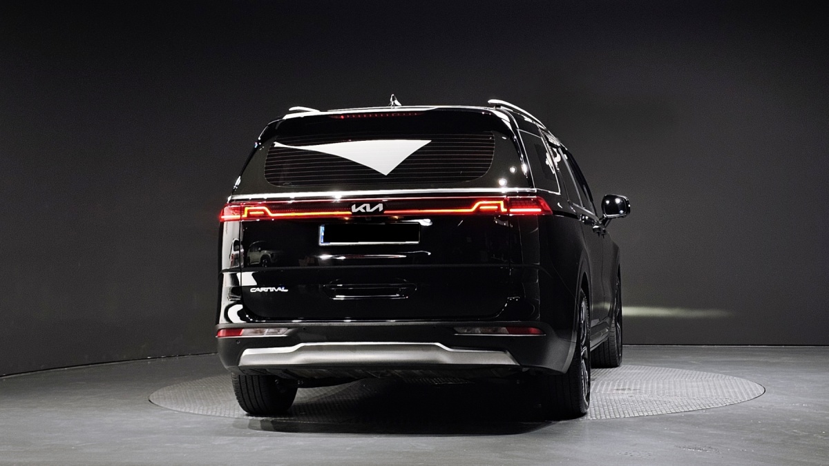 Kia Carnival, 2023 — фото 4 из 12